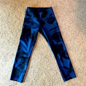 Lululemon wonder under crops. Size 2